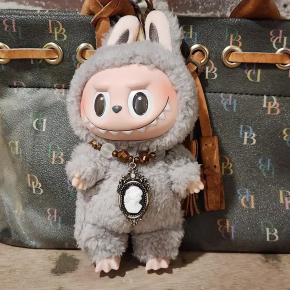 Labubu Cameo Pendant Beaded Necklace - Picture 2 of 3